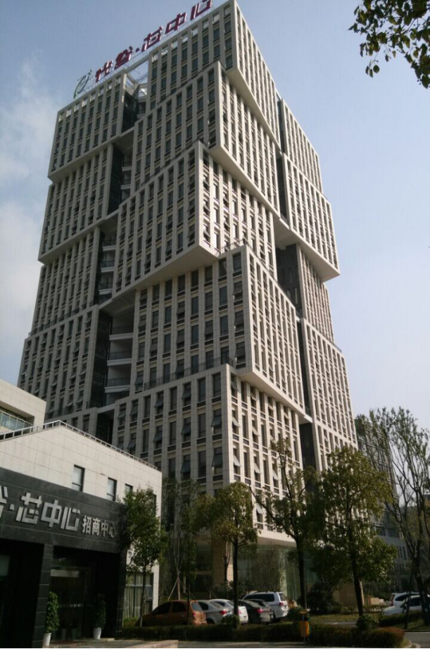 东湖高新光谷芯中心园区玻璃幕墙及门窗工程